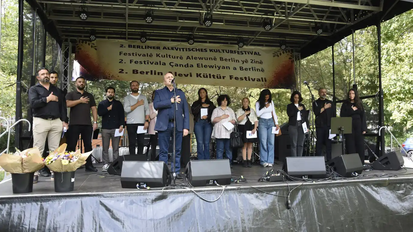 Berlin'de 2. Alevi Festivali Müzik ve Kültürle Renklendi