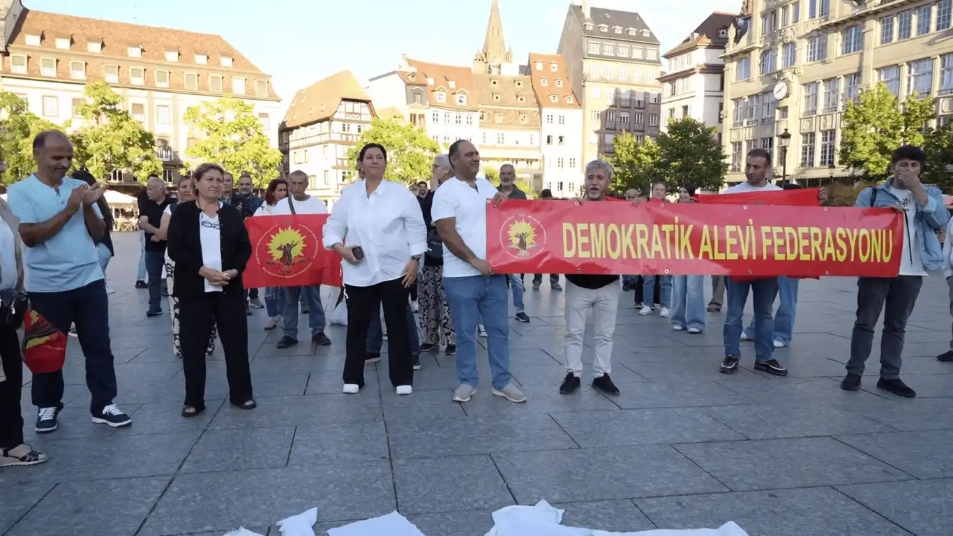 FEDA Strasbourg'da Barış ve Demokratik Toplum İçin Eylem Düzenledi FEDA Strasbourg'da Barış ve Demokratik Toplum İçin Eylem Düzenledi