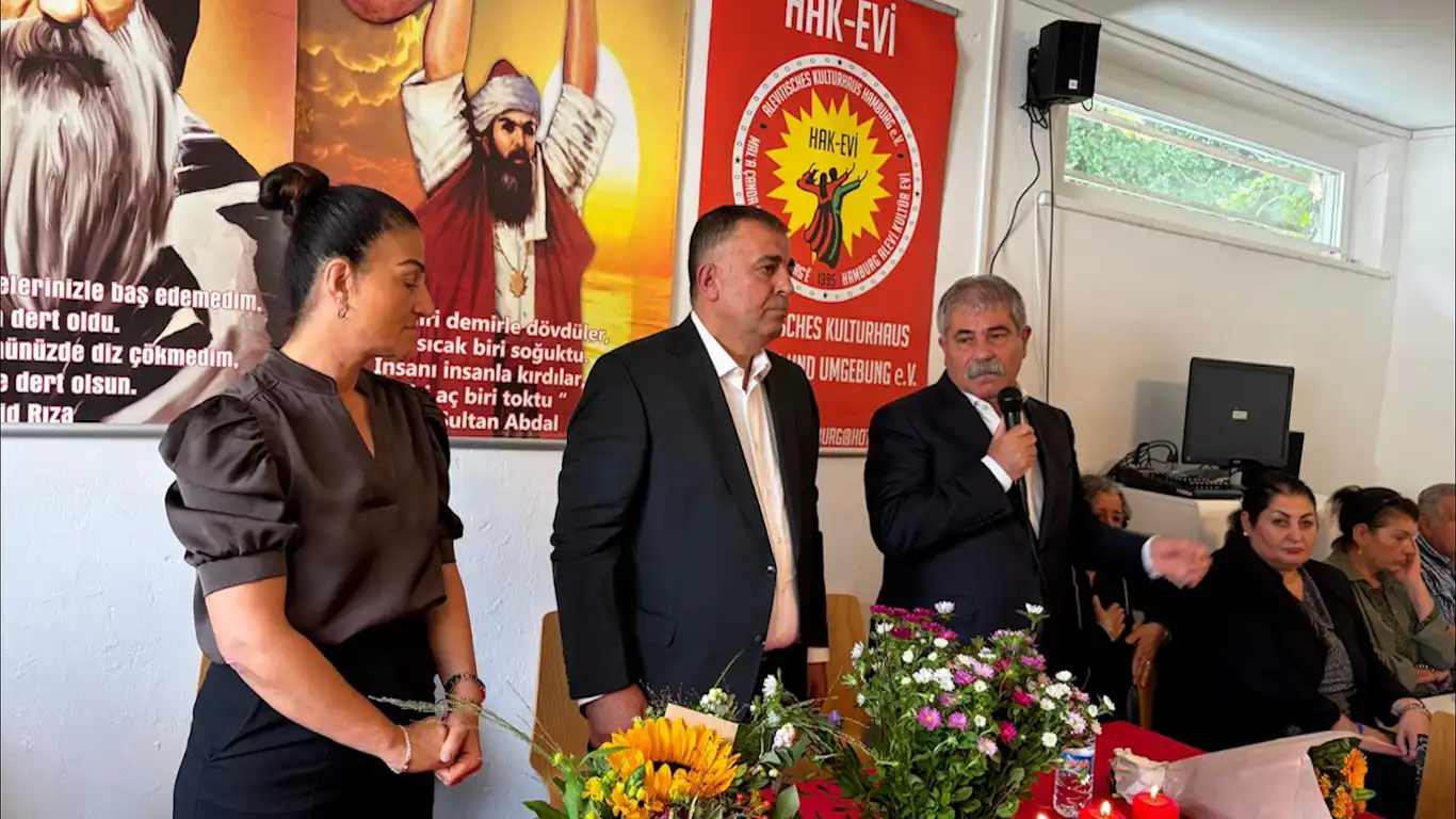Hamburg’da FEDA Dergâhı Açıldı, Barış Mesajları Verildi Hamburg’da FEDA Dergâhı Açıldı, Barış Mesajları Verildi