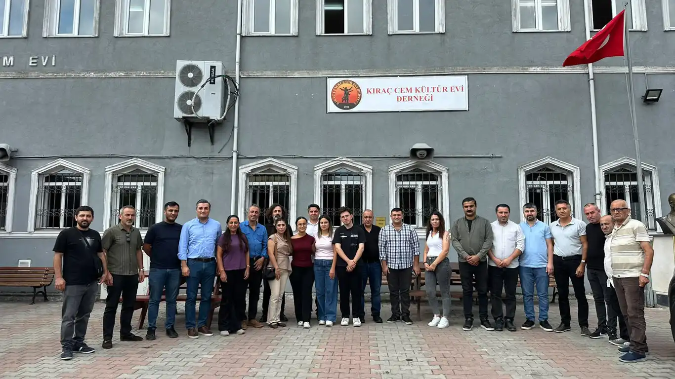 Kıraç Cemevi'nde tahliye tebligatına tepki, halk destek için bir araya geldi