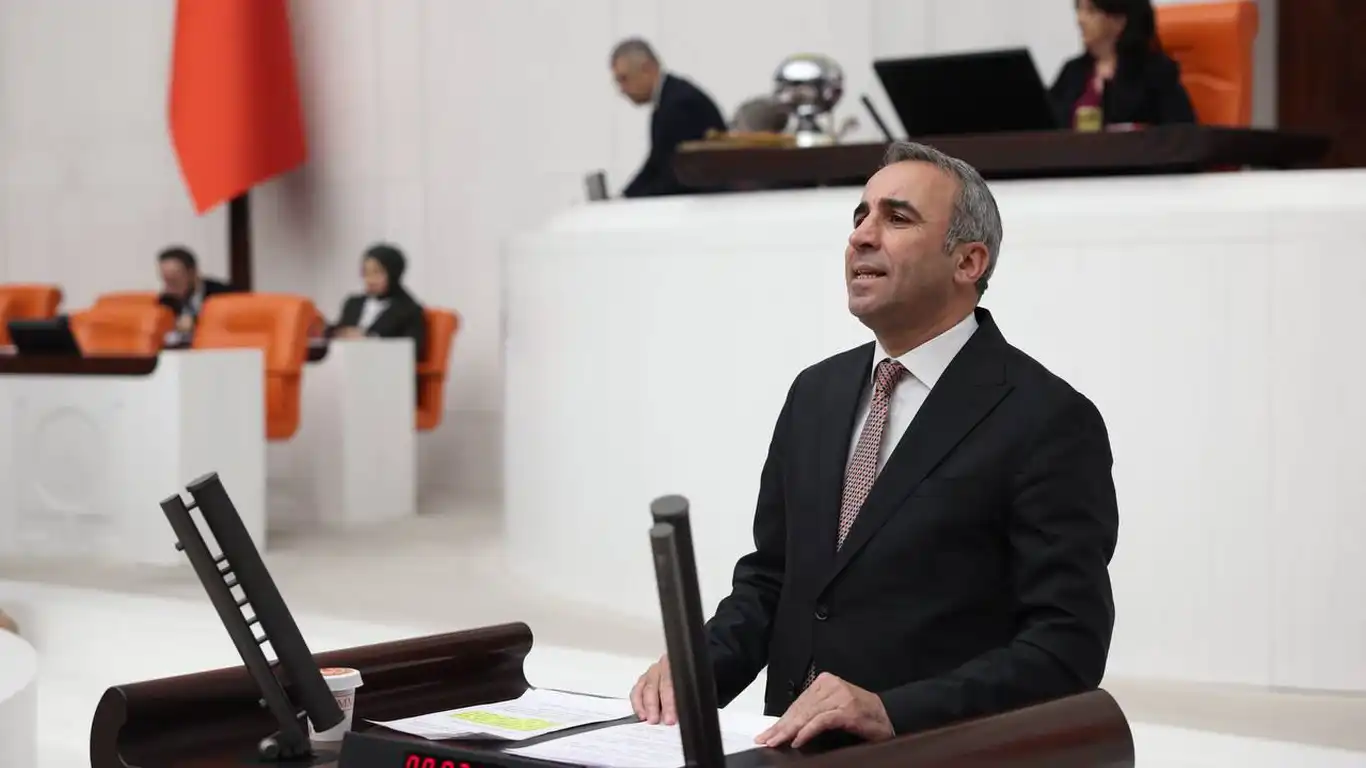Türkiye'de Ekonomi, Eğitim ve Sağlık Alanında Önemli Gelişmeler Yaşanıyor Türkiye'de Ekonomi, Eğitim ve Sağlık Alanında Önemli Gelişmeler Yaşanıyor